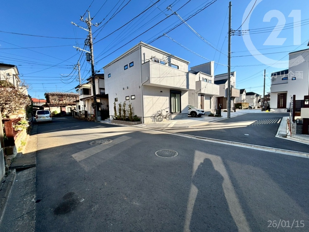  �O�ʓ��H�͑܏����ɂȂ��Ă���̂ŎԒʂ菭�Ȃ����S�ł���