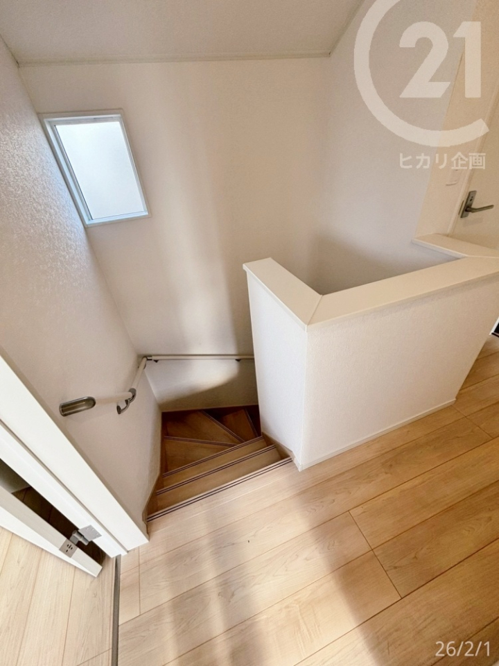  �肷��t���̊K�i�ł��B