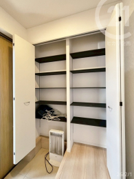  �����֎��[�����ɂ͉��I���ݒu����Ă��܂��B