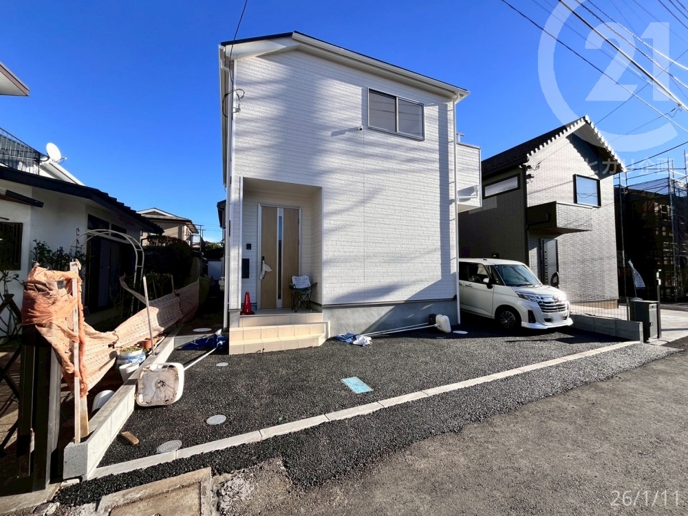  ���֑O���A�X�t�@���g�y�Ԃ�~���Ă��āA���ւ�y�����Ԃ̒��ԂȂǂɊ��p�\�ł��B