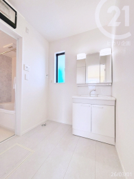  �����ʁ��O�ʋ��t�����ʉ��ϑ��ݒu�B�������[�Ő��ʂ܂�����������Еt���܂���