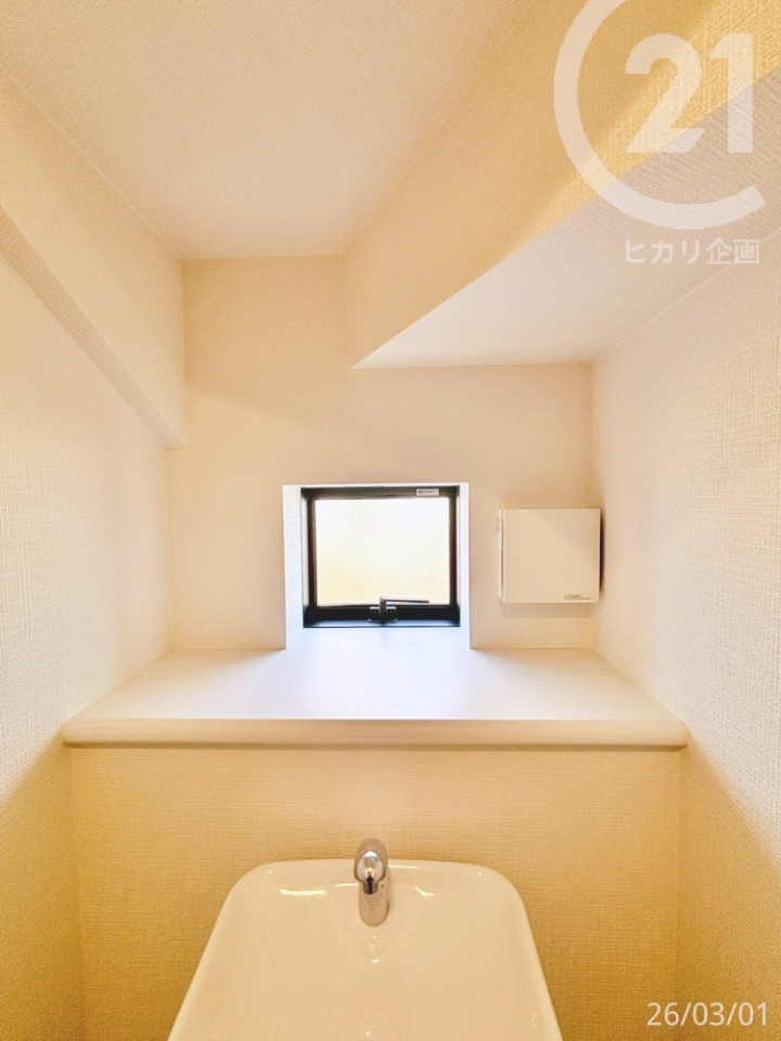  ��1F�g�C���������t���Ŗ��邳�Ɗ��C���m�ہB�J�E���^�[�t���ŏ������u����֗��Ȏ�􂢃X�y�[�X�B