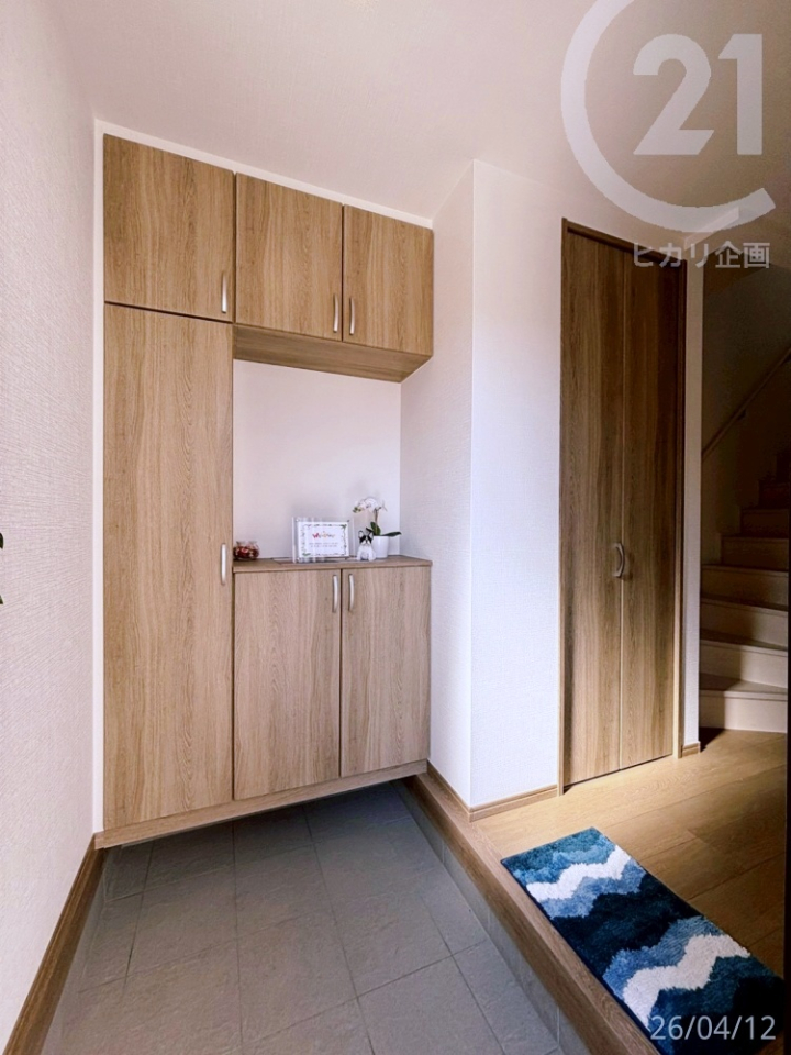  �����ց�