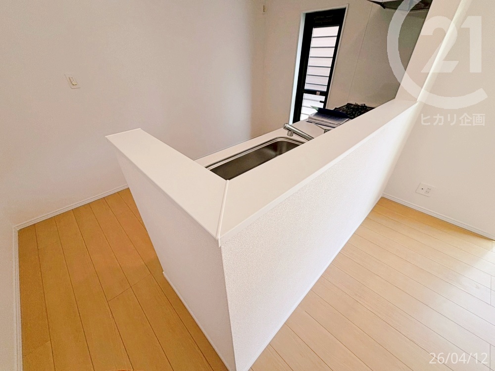  �������̎󂯓n���ɕ֗��ȃJ�E���^�[�t���̃L�b�`���ł��B