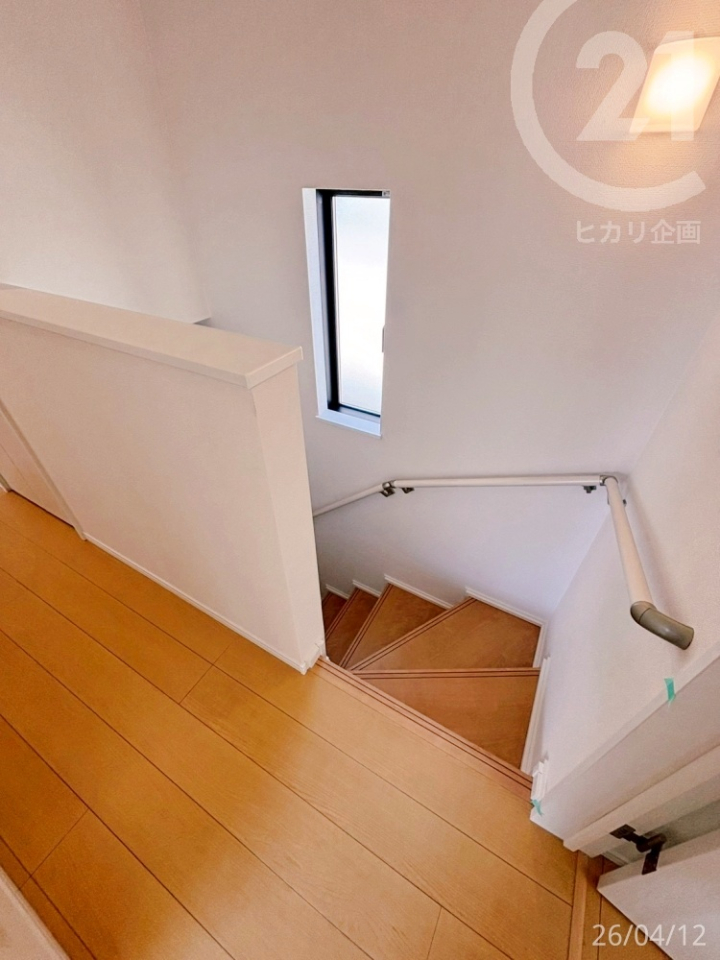  �肷��t���̊K�i