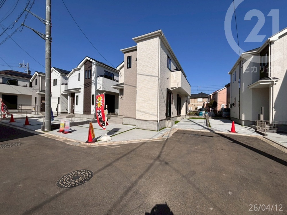  �J�[�X�y�[�X�͐����Ɠ쑤�ɂ��ꂼ��1�䕪���������܂��B