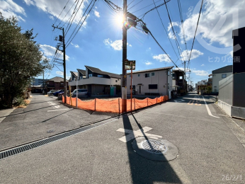  �k�~�������H�ɖʂ����J�����̂��镪���n�ł���