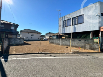  �O�ʓ��H����͕~�n���������ɂ����A�v���C�o�V�[���̍����y�n�ł��B