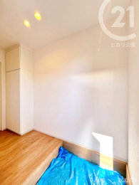  �����ց�