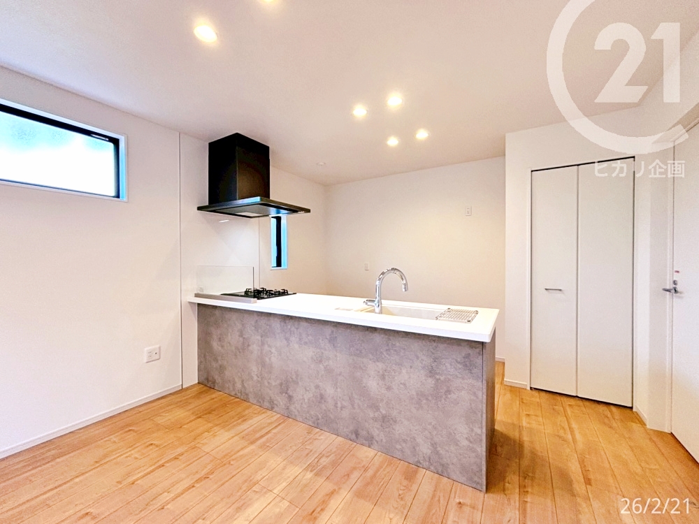  �L�b�`���͐l�C�̑Ζʎ�