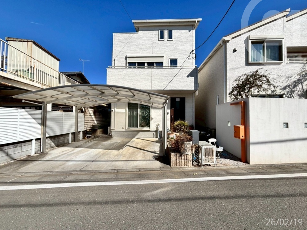  ���O�ρ���������H�ɖʂ��A�z������ǍD�B�J�����̂���O�ςł��B