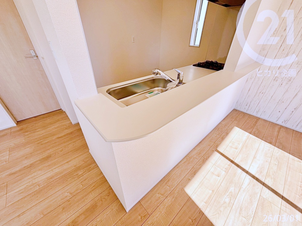  ��LDK16�����J�E���^�[�L�b�`���Ȃ̂ł������̎󂯓n�������₷���ł��B