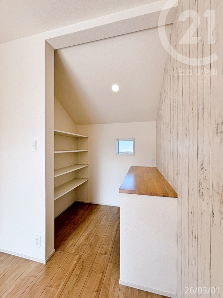  ���Q��10.25��:���[�N�X�y�[�X�����[�t���ŁA���ނ��Еt����Ƃ�����܂��B