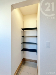  �����ցF�y�Ԏ��[���x�r�[�J�[�Ȃǂ��u����X�y�[�X������܂��B