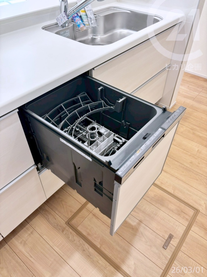  ���L�b�`�����H��@�t���B��Еt���̕��S�����炵�A�����̂�Ƃ�𐶂ݏo���܂��B