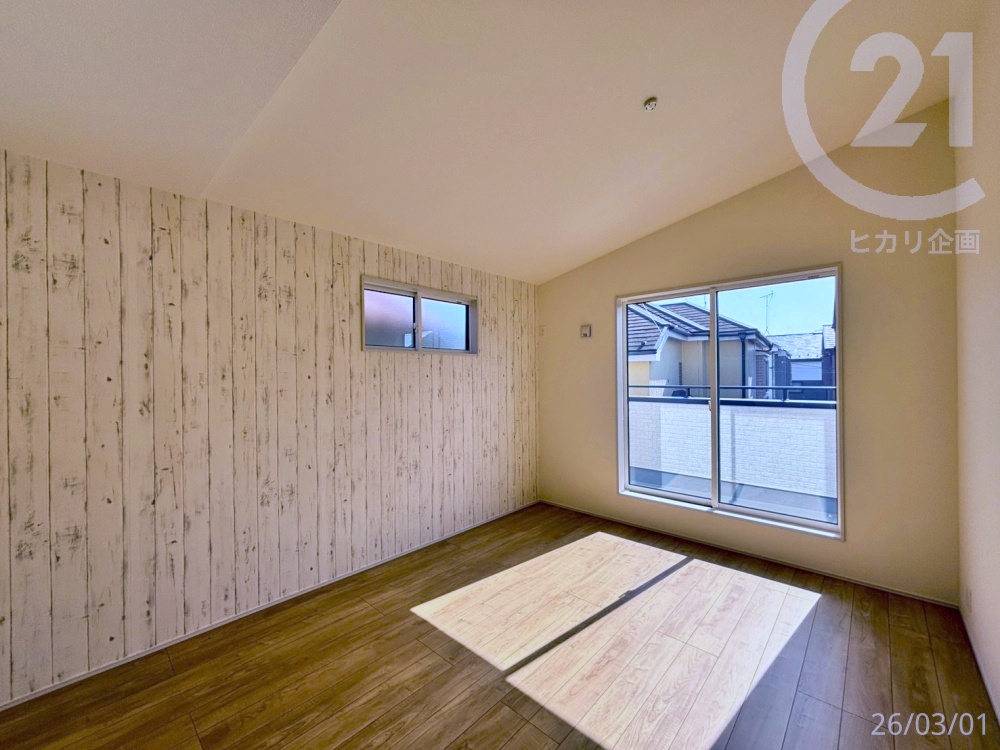  ���Q��7.8����������o���R�j�[�ɏo��܂��B�A�N�Z���g�N���X�ƓV�䂪�������������Ƀ����n�����v���X�B