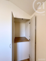  ���[�ˁF3.25�������[�t���Ȃ̂ŁA���[�N�X�y�[�X�Ƃ��Ďg���Ă����������X�b�L���Еt���܂��B