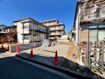  �~�n�͓��H�ɖ�9m�ʂ��Ă��܂��B