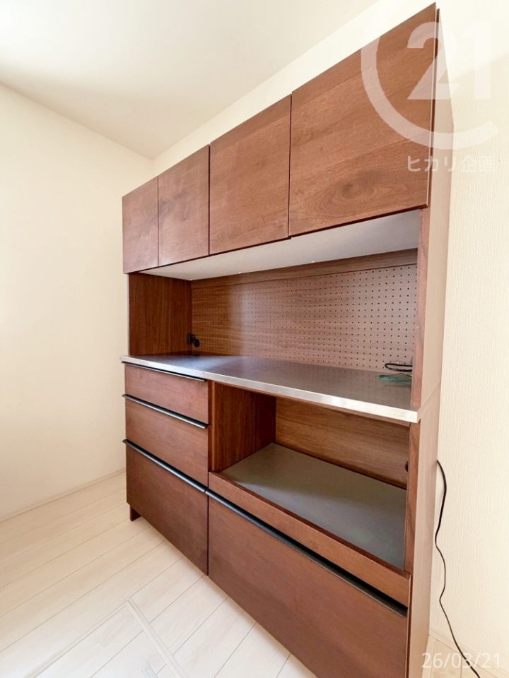  �L�b�`�����ɂ̓J�b�v�{�[�h��u���Ă���Ƃ肪���Ă鉜�s�����m��