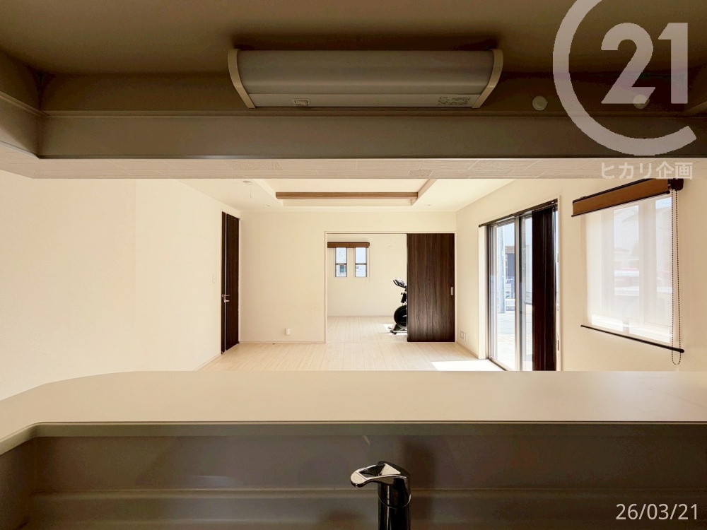  �L�b�`������̓��r���O��1�K�m�������n�����Ƃ��ł��܂��B