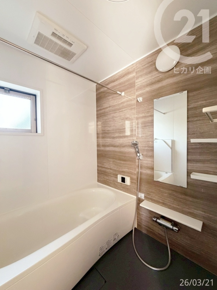  1�؃T�C�Y�̃��j�b�g�o�X�B���������@�t���ł��B