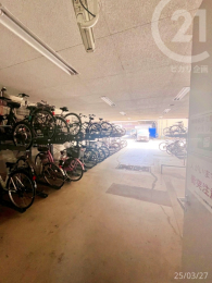  �G���g�����X�𔲂���ƒ��֏�ɏo�邱�Ƃ��ł��܂��B