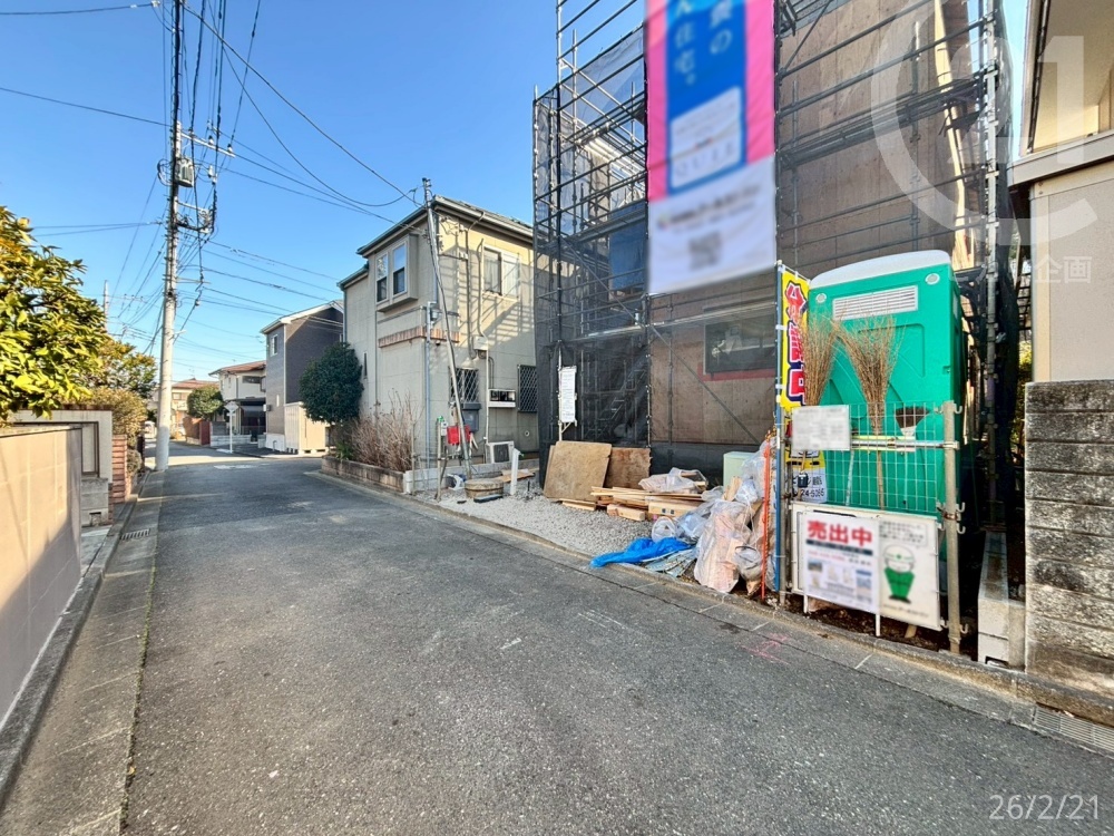  �k������4���E����