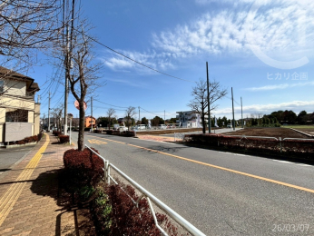  ���n�k���ɂ͕Б���Ԑ��̓��H���ʂ��Ă��܂��B