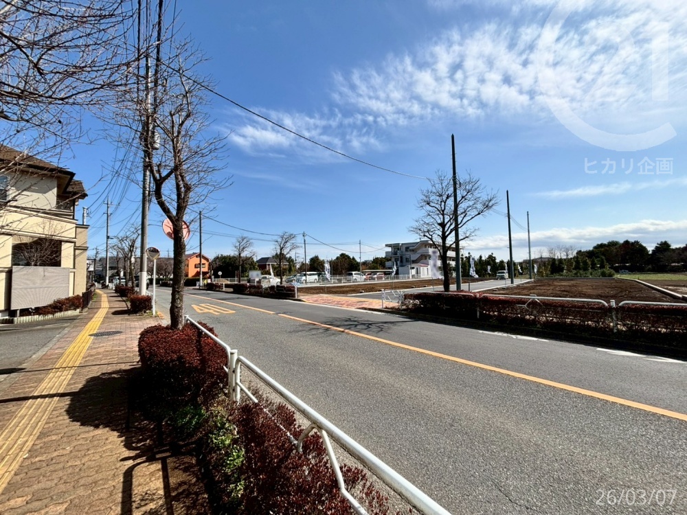  ���n�k���ɂ͕Б���Ԑ��̓��H���ʂ��Ă��܂��B