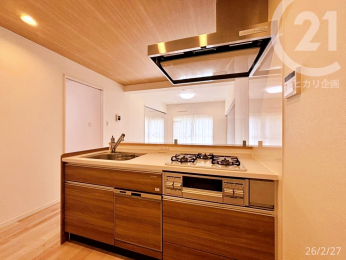  ��LDK13.5�����g������̗ǂ��V�X�e���L�b�`��