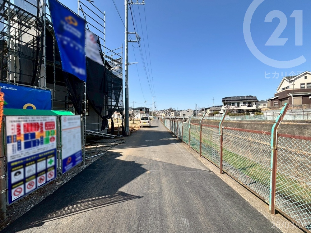  ��������4���E����