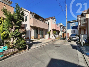  �O�ʂ̓��H�͕���5m�B���J�������n���ɂ���A����ɓ��H�̉��͍s���~�܂�ƂȂ��Ă��邽�߁A��ʗʂ͏��Ȗڂŗ������������ł��B