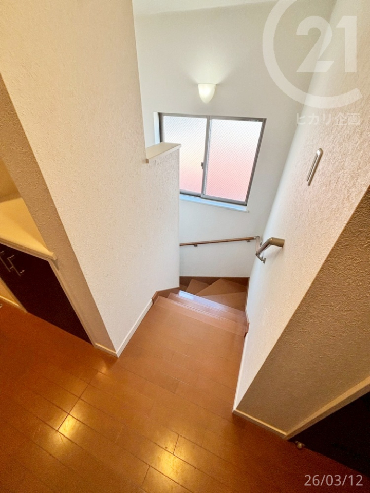  �肷��t���̊K�i�ŏ�艺������N���N�I