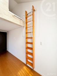  ���m���E6.5�������t�g�ւ̊K�i�͕��i�͕ǂɂ����Ă������Ƃ��ł��܂��B