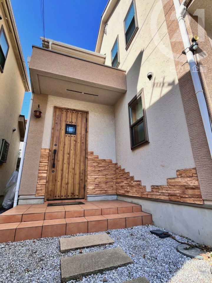  �O�ǂɂ͐ΐςݒ��^�C���̃A�N�Z���g�B