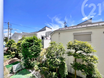  ���o���R�j�[���ڂ̑O�ɂ͌ˌ��̕��ԗ����������Z��X���L����A�O����̎������C�ɂȂ�܂���I