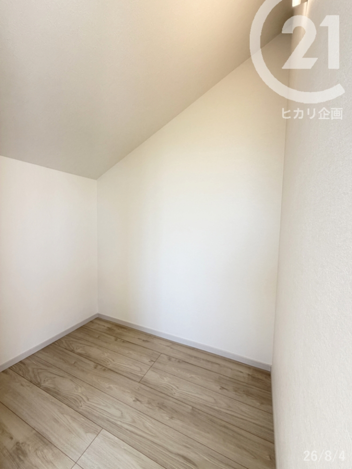  �m��8.5���̃E�H�[�N�C���N���[�[�b�g�͏Ɩ��t��