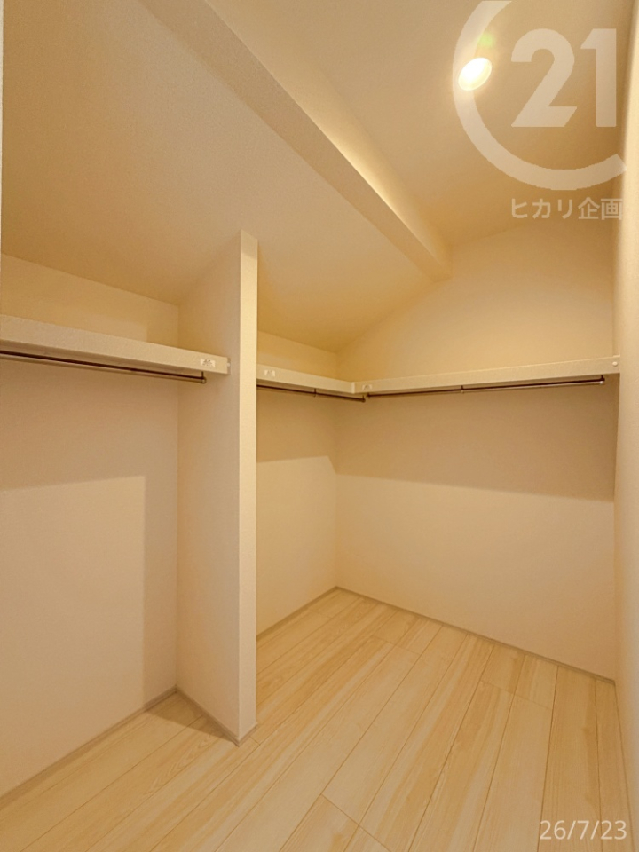  ���m��6���E�k�����ߗނ͂������A�G�ߗp�i��X�[�c�P�[�X�܂ł܂Ƃ߂Ď��[�ł���E�H�[�N�C���N���[�[�b�g�B���[�Ƌ�����炵�A���������L���g���܂��B