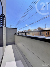  �m��6.5���ɖʂ���o���R�j�[�E���󕨂�z�c�����ɂ��֗��ȃX�y�[�X�ł��B