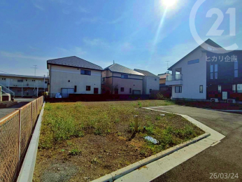  �O�ʓ��H�͑܏����ɂȂ��Ă��āA�Ԓʂ�����Ȃ����S�ł���