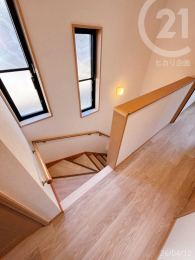  �肷��t���̊K�i