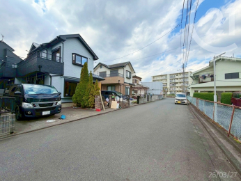  �O�ʓ��H�͕���6m�ł�Ƃ肪����A�Ԍɓ���Ȃǂ̍ۂ̎��񂵂��ǍD�ł��B