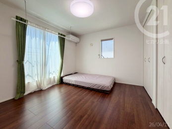  �m��7���^��Q���Ɋ������L���Ė��邢�암���B