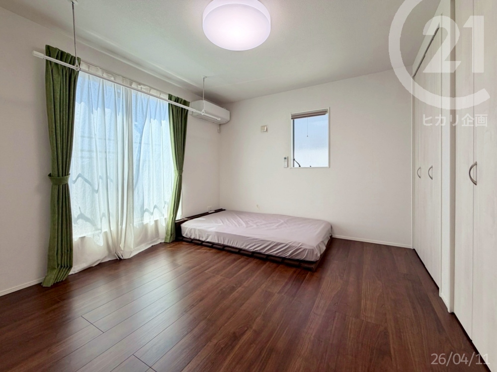  �m��7���^��Q���Ɋ������L���Ė��邢�암���B