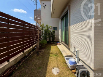  �J�[�X�y�[�X���ɂ͂�����������܂��B���r���O���猩���\�Ȃ���ł��B�O����������A���V�т��Ԃ��C�y�ɂł��܂��B