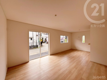  ��LDK���傫�ȑ���������������ށA���邭�J���I�ȃ��r���O�_�C�j���O�B