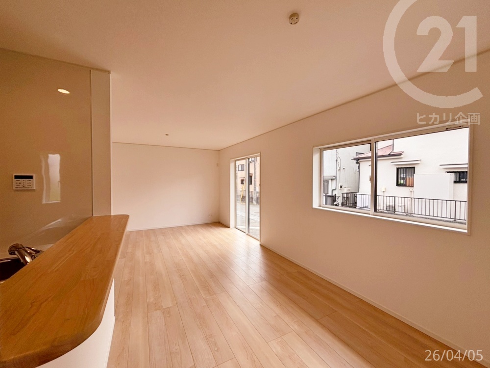  ��LDK���傫�ȃ_�C�j���O�e�[�u�����]�T�Œu����A��Ƃ�̍L���B