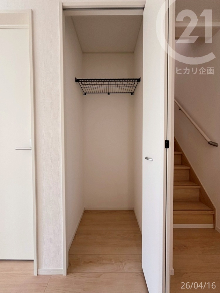  ��LDK15.25����LDK�Ɏ��[�����B�G���ɂȂ肪���ȃ��r���O�̓��p�i��A�L�b�`���̃X�g�b�N���Еt�����������L���g���܂��B