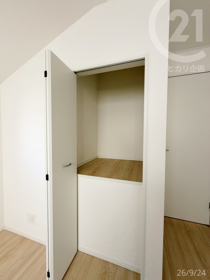  �m��5���F���[
