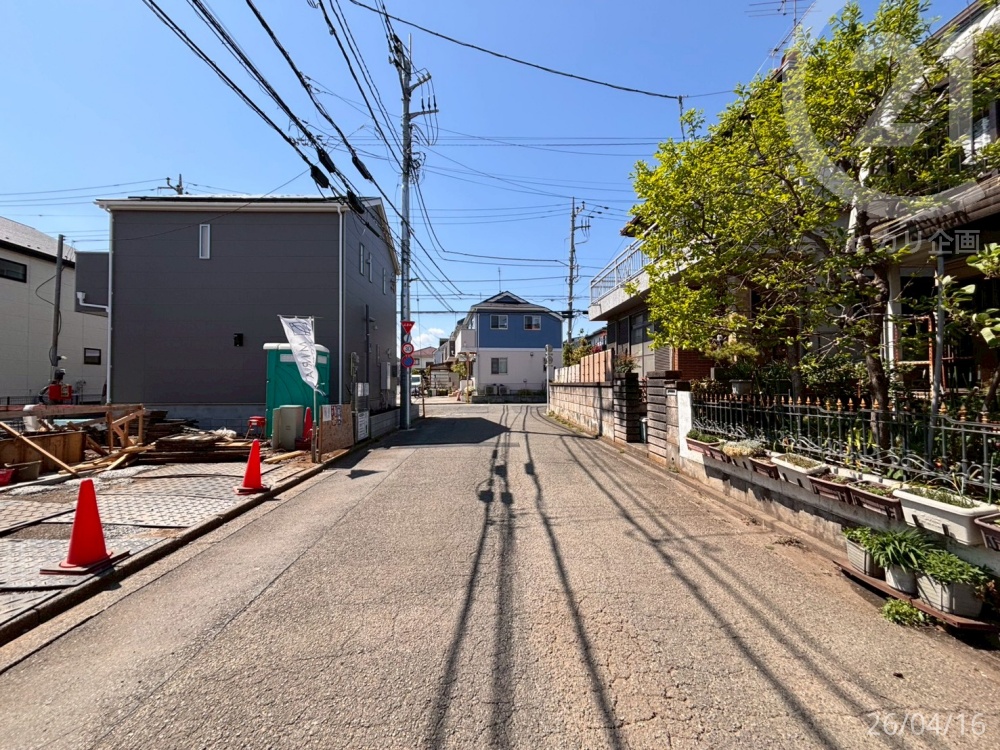  2�E3�����͖k������4���̌����ɖʂ��Ă��܂��B